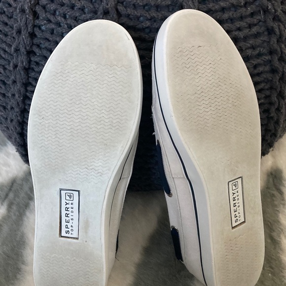 GUC Sperry’s White and Blue Pre-Owned ❤️ - Picture 3 of 7